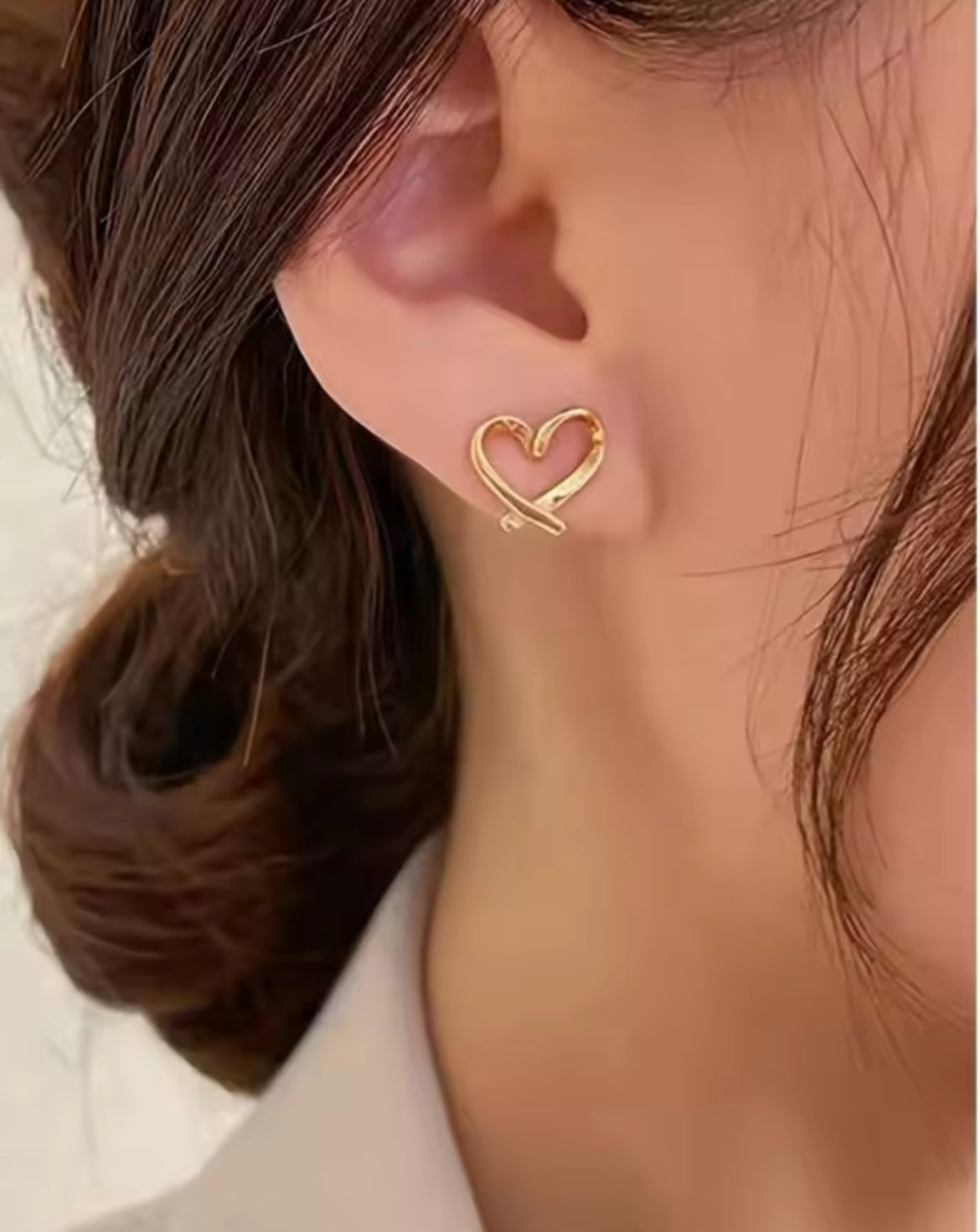 Beautiful Silver or Gold Twisted Heart Stud Earrings