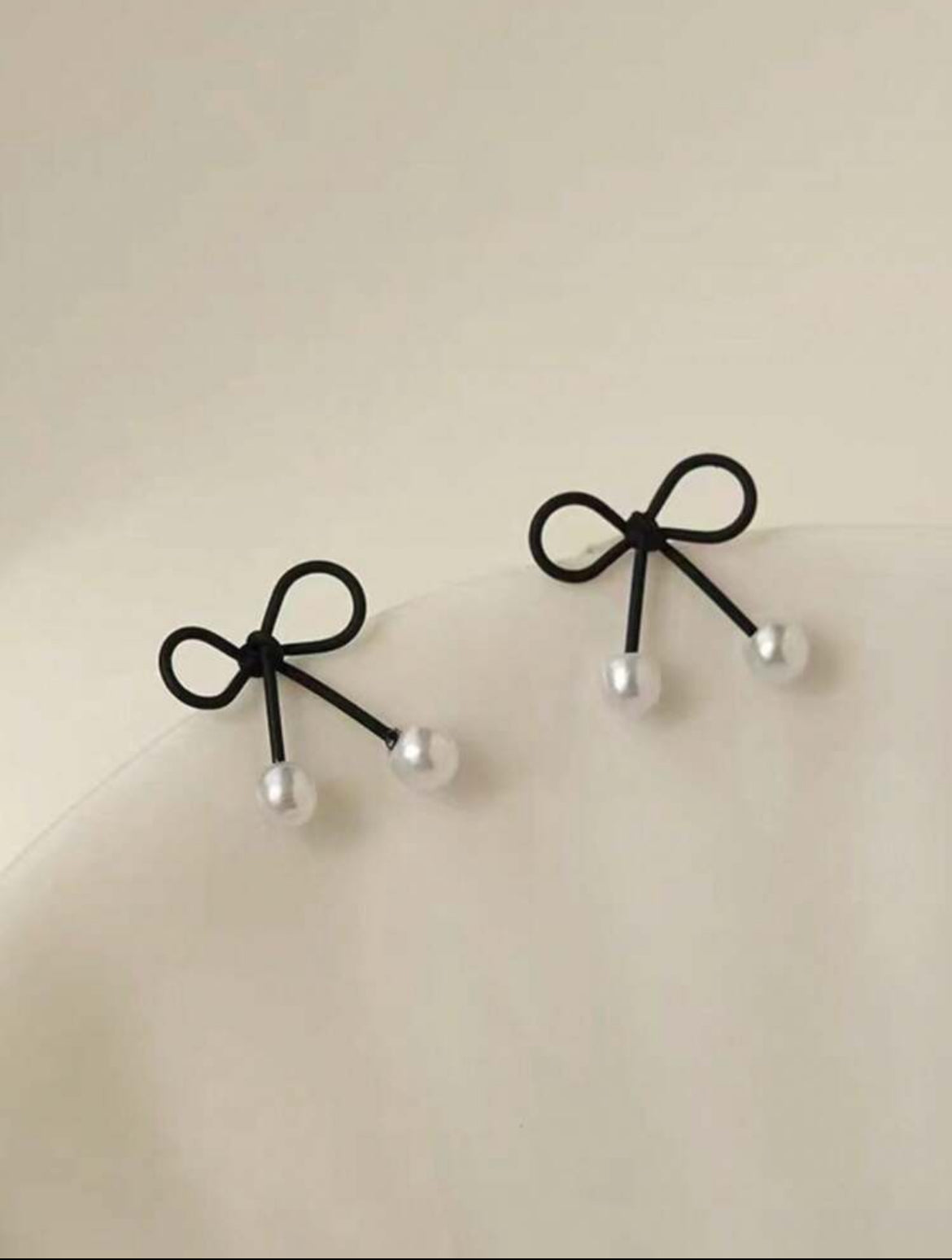 Beautiful Black Bowknot Stud Earrings
