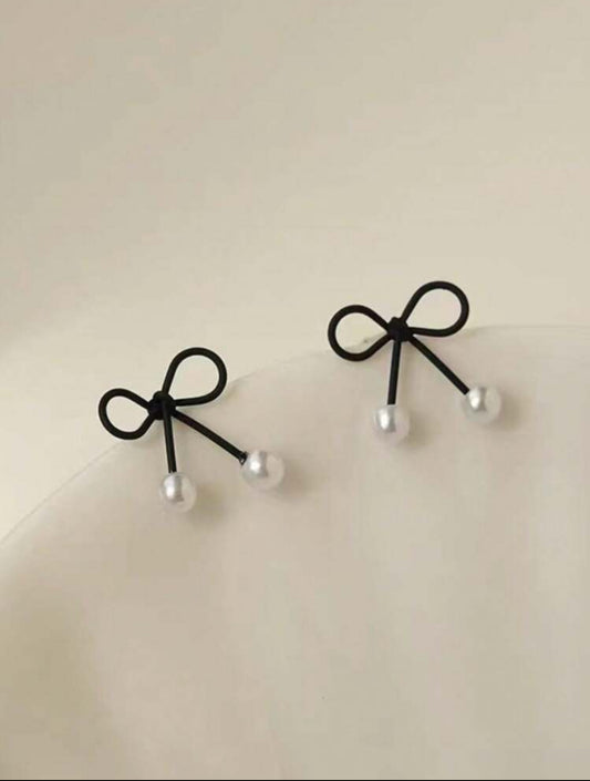 Beautiful Black Bowknot Stud Earrings