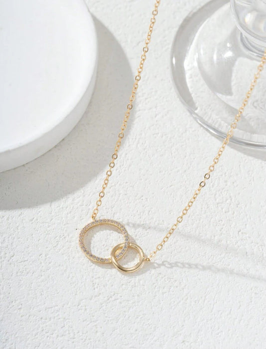 Elegant Gold Mother-Daughter Intertwining Rings Necklace