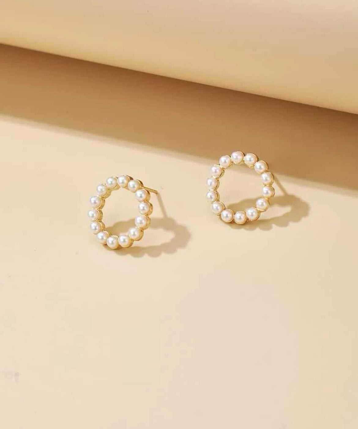 Beautiful Pearl Round Stud Earrings