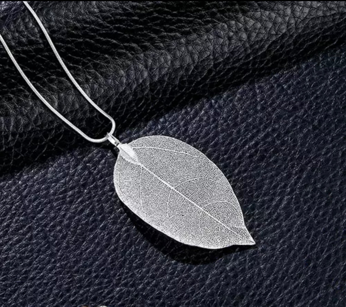 Beautiful Leaf Sweater Necklace